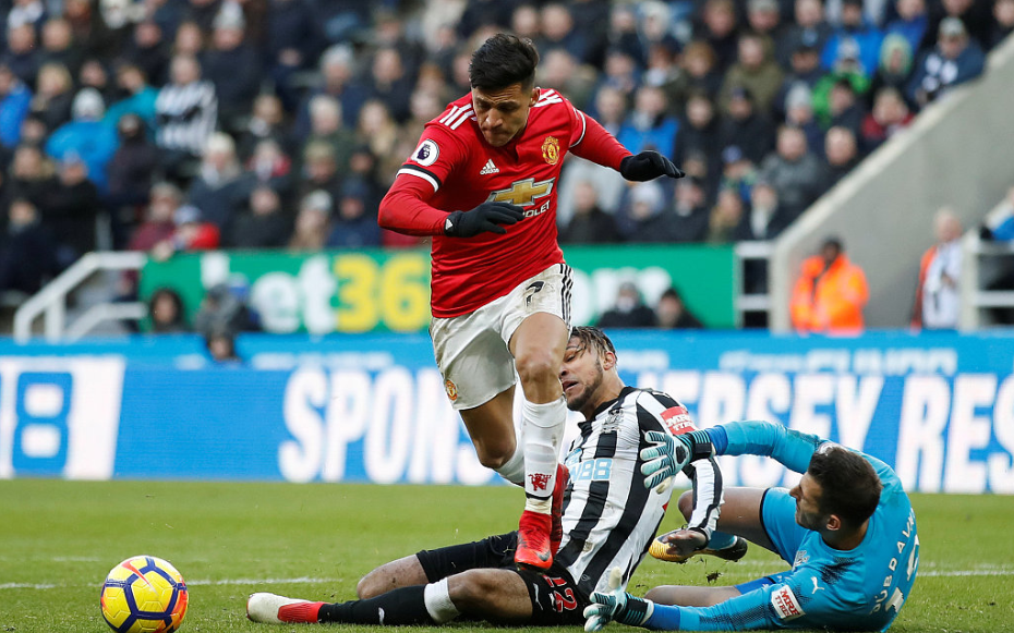 GIF：再失良机，桑切斯空门推射被后卫封堵