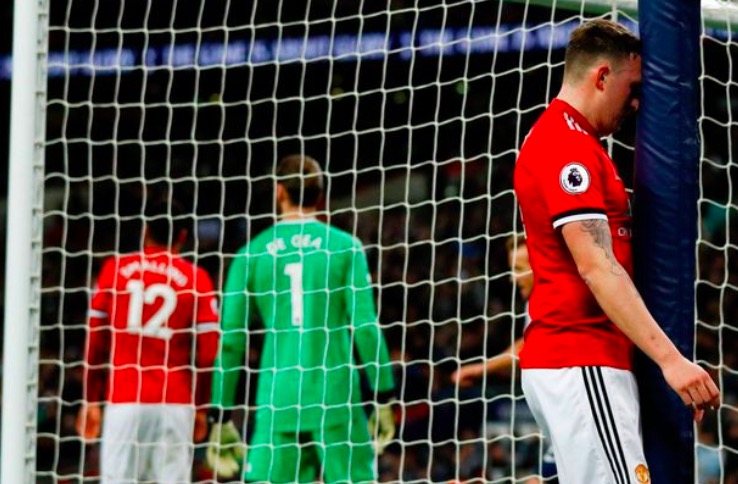 镜报：穆帅计划重建防线，欲出售斯莫林和琼斯