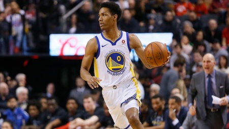 [流言板]官方:勇士从发展联盟召回后卫帕特里克-麦考