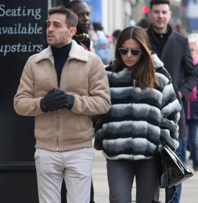 太阳报花边系列：B-席尔瓦和他的双学位模特女友