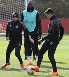 马塔周记：世界足坛会想念你们，愿逝者安息