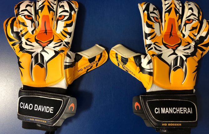 切沃门将索伦蒂诺将会佩戴特殊手套悼念阿斯托里