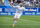 C罗双响瓦拉内伤退，皇马客场2-1埃瓦尔