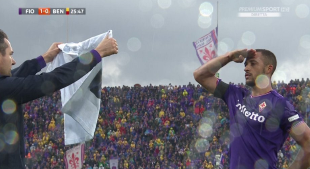 GIF：乌戈头球破门，进球后向阿斯托里球衣敬礼