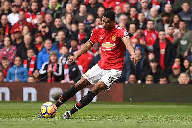 暗藏玄机？穆里尼奥场边笔记疑似发挥作用