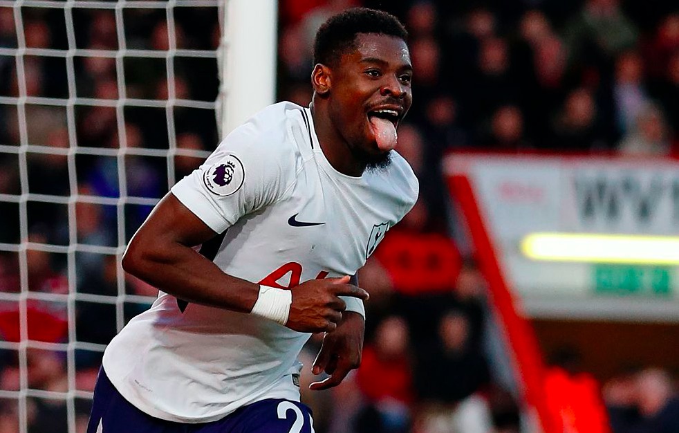 GIF：贝戈维奇未能把球打远，奥里耶顶空门得手