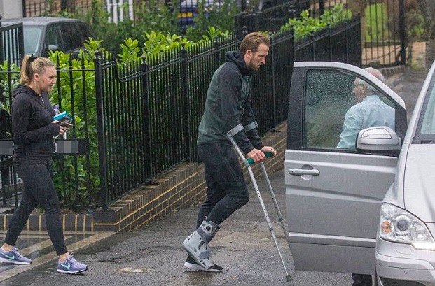 邮报：热刺推迟凯恩检查，希望脚踝消肿后得到更清晰结果