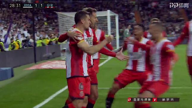 GIF：吉罗纳开出定位球 ，斯图亚尼头球破门！