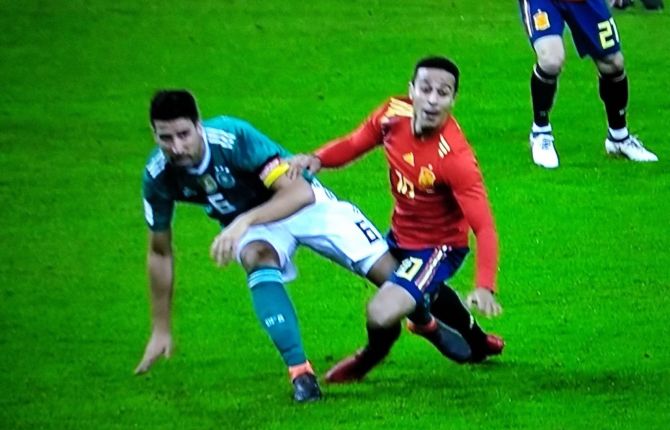 赫迪拉谈伤情：被换下是种预防措施