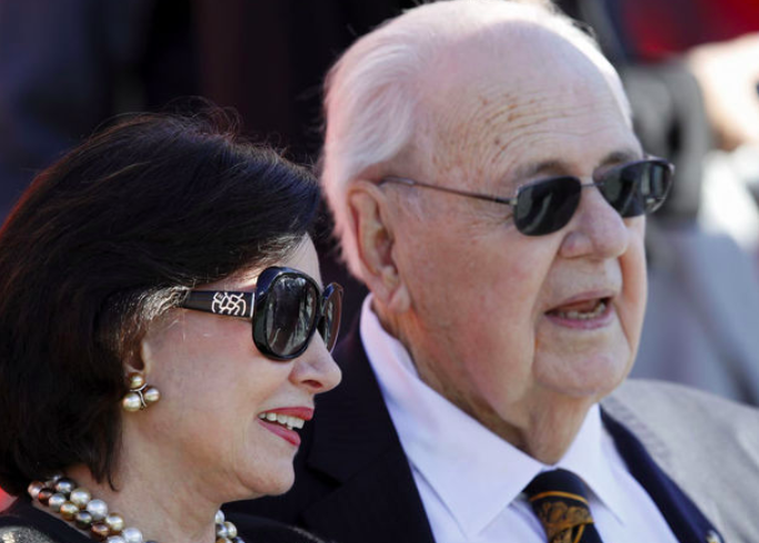 鹈鹕老板遗孀:我不会出售球队