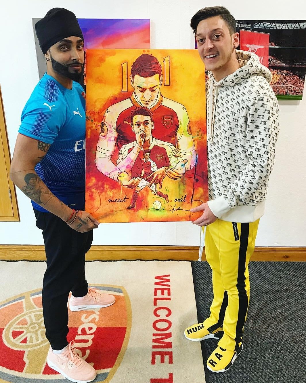 厄齐尔获赠专属画作：感谢大师的杰作，我爱死这幅作品了