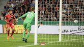 GIF：拉斯-本德扳回一球，拜仁2-1勒沃库森