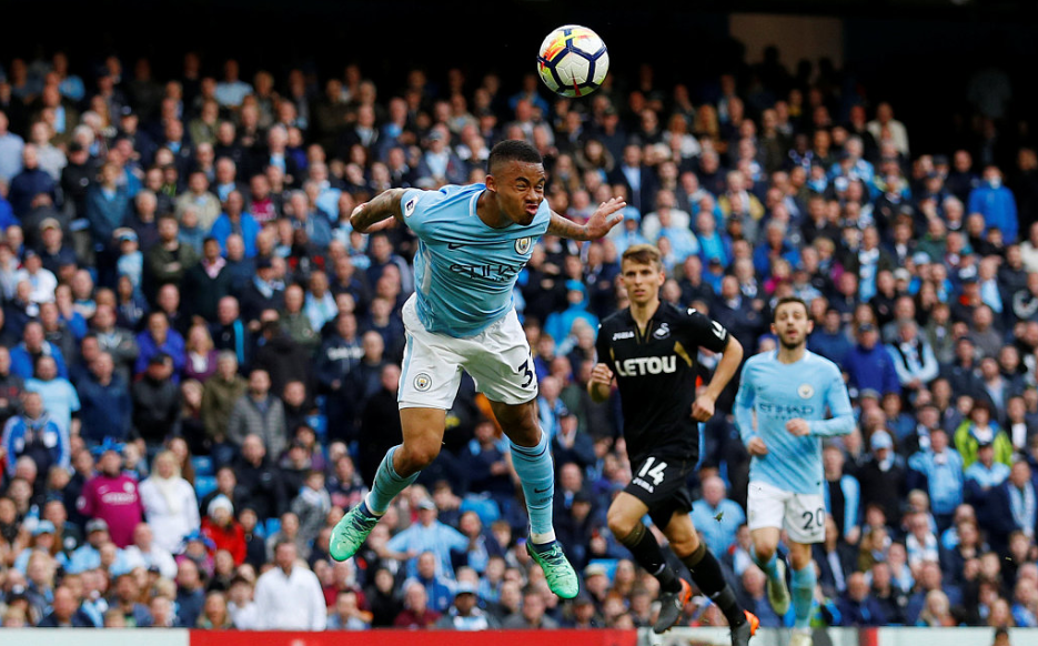 GIF：亚亚-图雷挑传禁区，热苏斯头球锦上添花