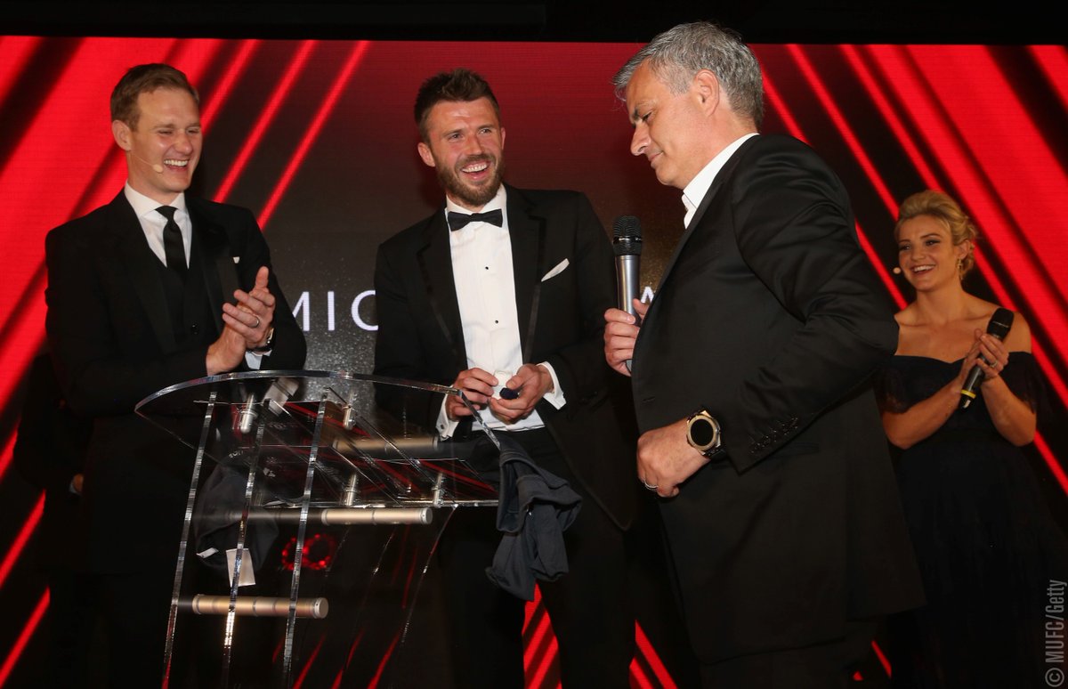 卡里克被授予特别成就奖，穆帅：欢迎加入教练组