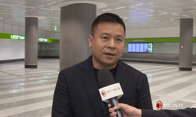 李勇鸿现场观战意大利杯决赛:期待米兰夺冠