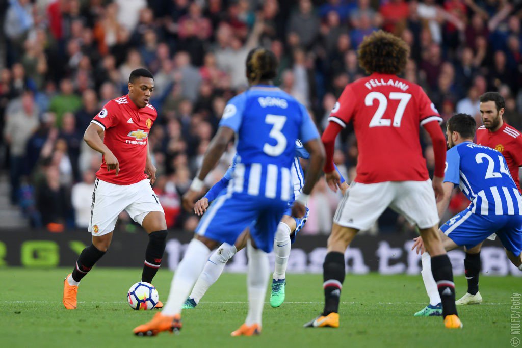 GIF：费莱尼越位在先，进球被判无效