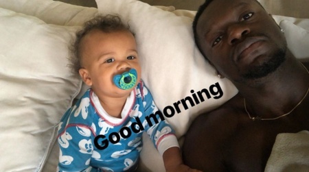 [流言板]兰德尔晒出自己与儿子合照:早上好