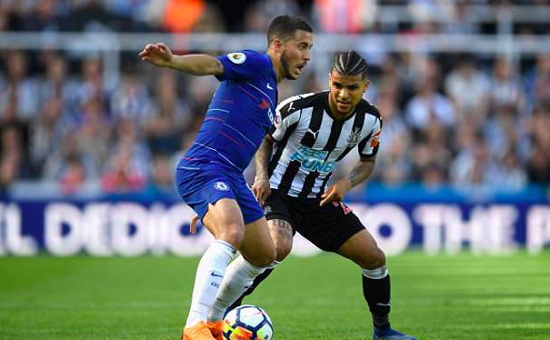 邮报：阿扎尔在惨败纽卡后拉回欲离场队友致谢远征球迷