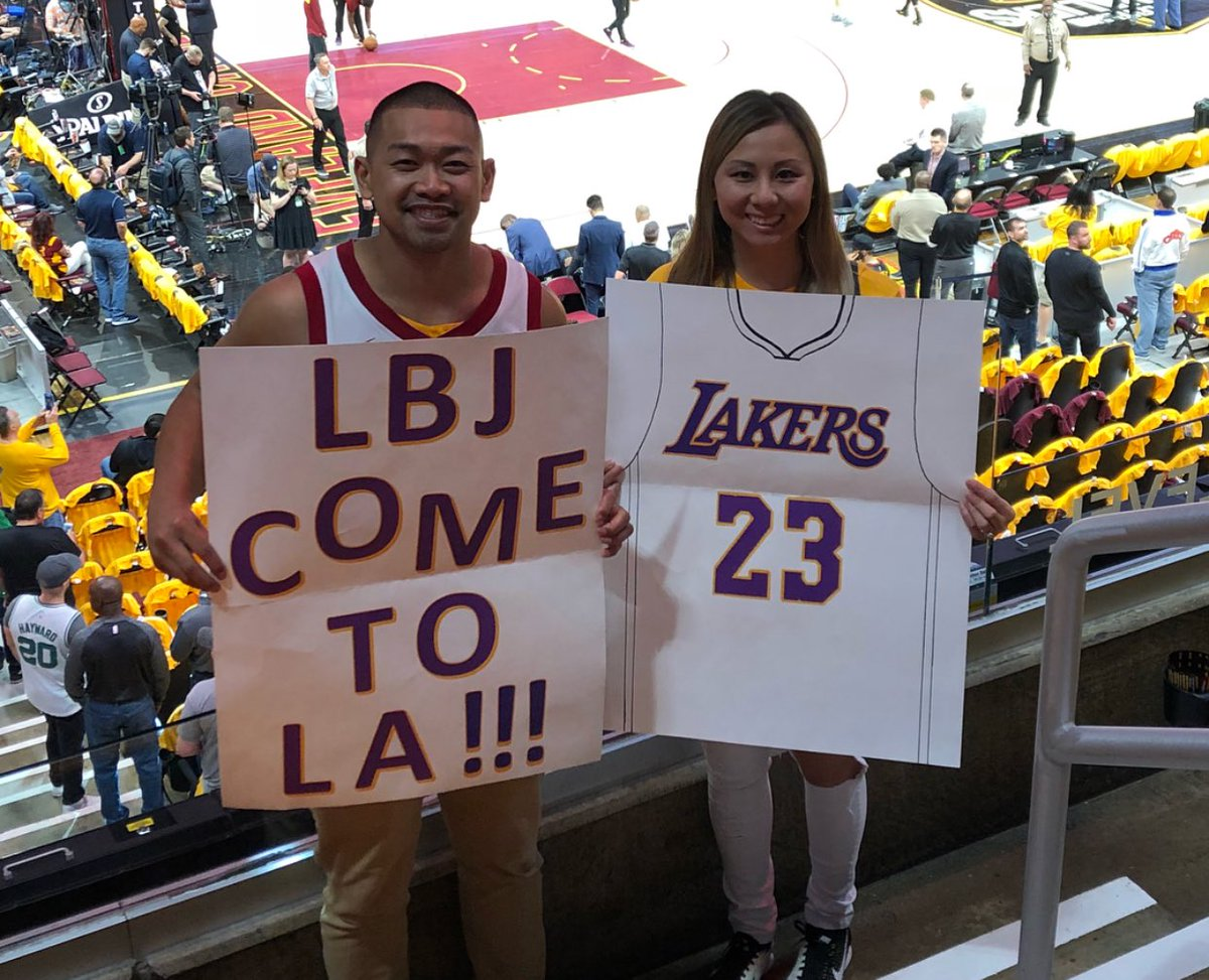 詹姆斯告别本赛季|詹姆斯将告别篮球生涯，前往NFL成为世界体坛第一人？