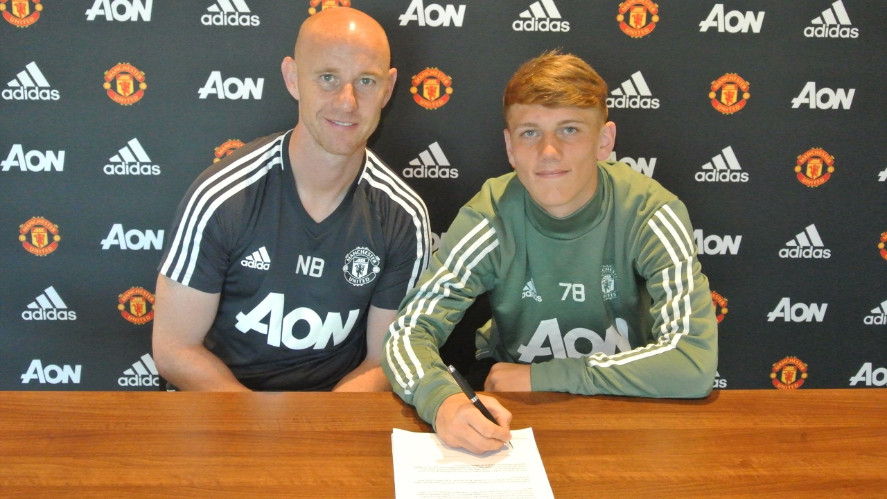 官方：<a href=https://www.310bf.com/tags-%E6%9B%BC%E8%81%94-0.html target=_blank class=infotextkey>曼联</a>和北爱尔兰中场新星加尔布雷思签订职业合同