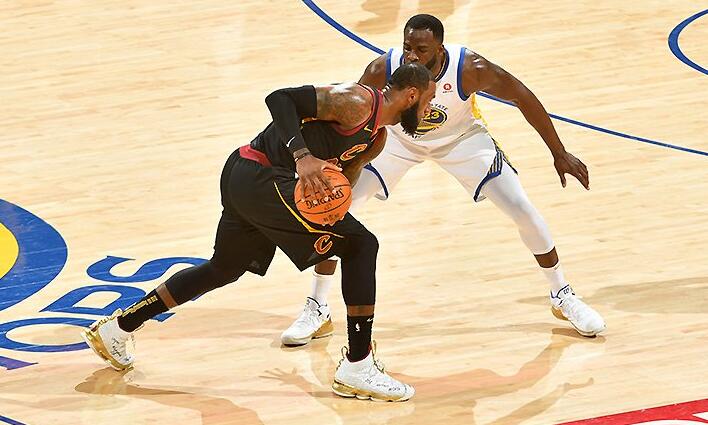 詹姆斯总决赛第7次得到40+5+5,高居历史第一