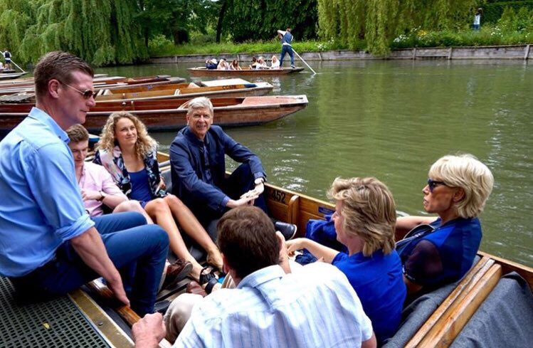 向青草更青处漫溯：其乐融融，教授与家人泛舟康河之上