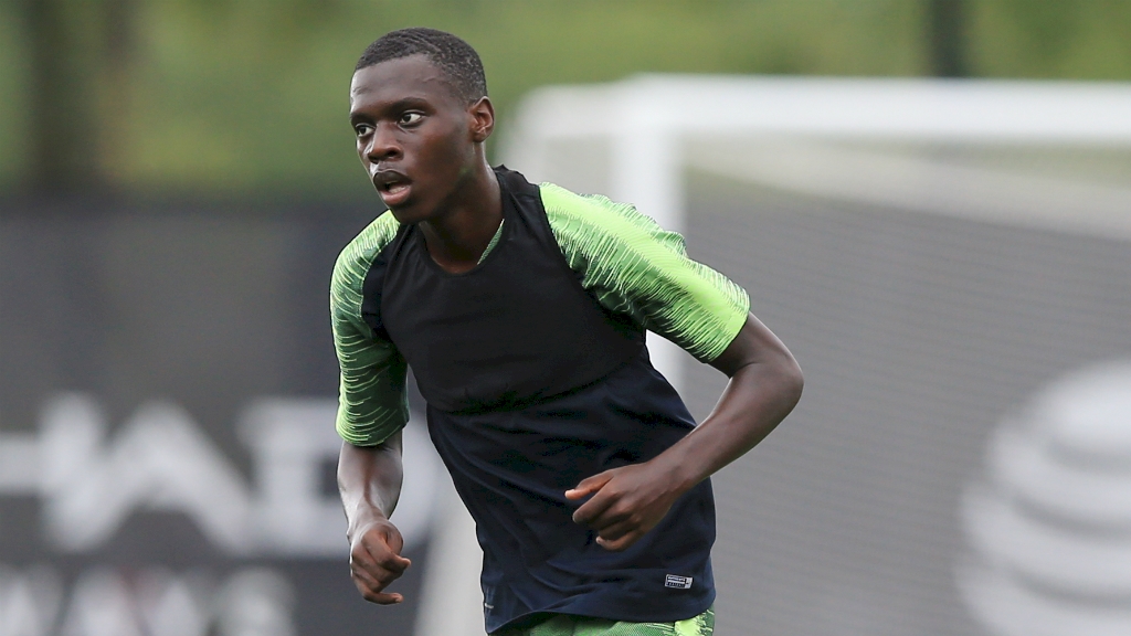 官方：曼城俱乐部宣布签下18岁小将克劳德-戈麦斯