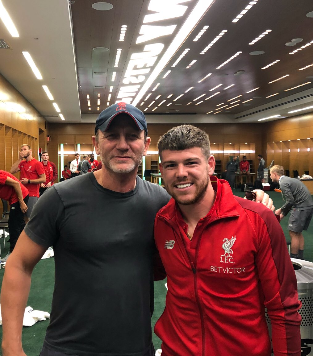 莫雷诺晒合影：很高兴见到你，詹姆斯-邦德先生