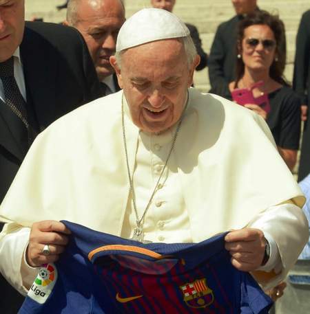 [流言板]伊涅斯塔球衣得到教皇签名,将收入梵蒂