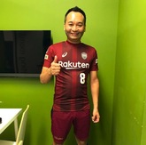 伊涅斯塔回国接家人，东京FC请山寨版小白“冒充”
