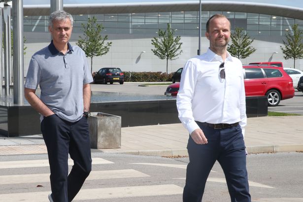 镜报：穆帅私下向朋友透露，如果是其他俱乐部他早辞职了