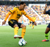 GIF：越了一根头发丝儿！希门尼斯进球但越位在先