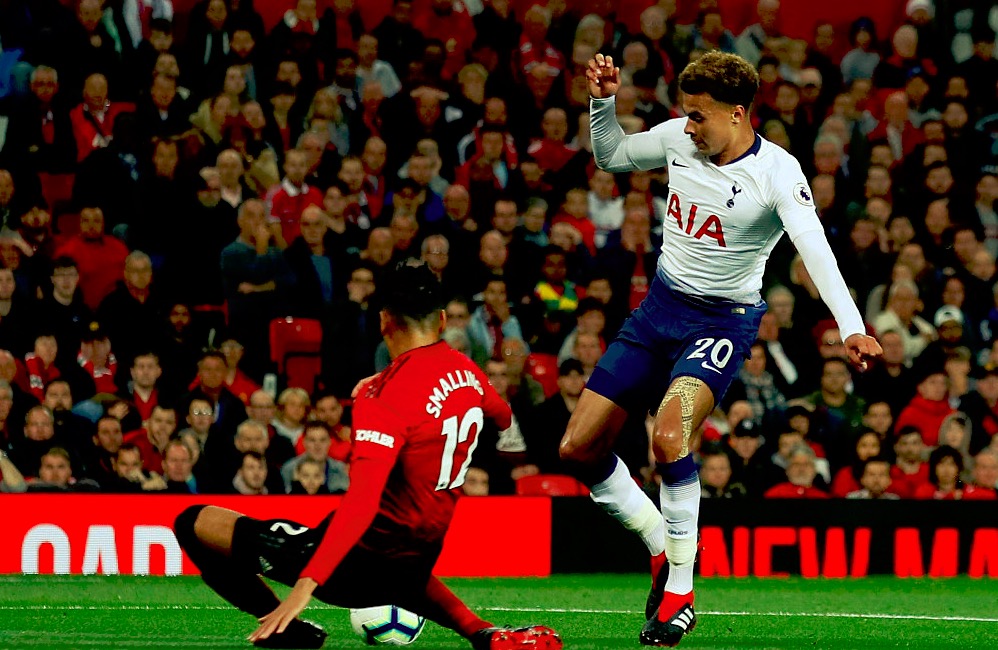 GIF：阿里突入禁区被斯莫林铲断，热刺错失机会