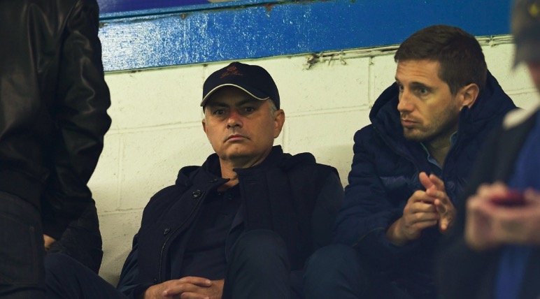 穆里尼奥现场观战，周末对手伯恩利战平奥林匹亚科斯无缘欧联