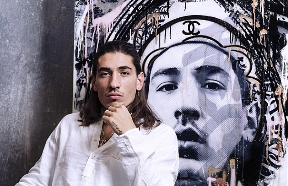 Walking in the forefront of fashion!  Bellerinâs Â£25,000 commissioned artist to create his own portrait