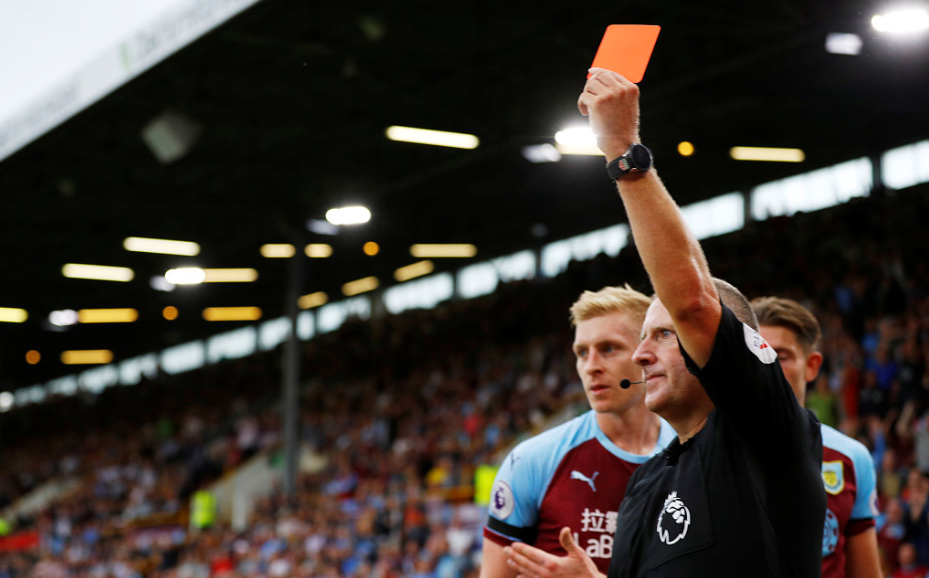 GIF：风云突变，拉什福德被主裁判红牌罚下