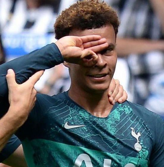 阿里手势挑战遭阴谋论指控，称其宣传伊斯兰教邪恶人物