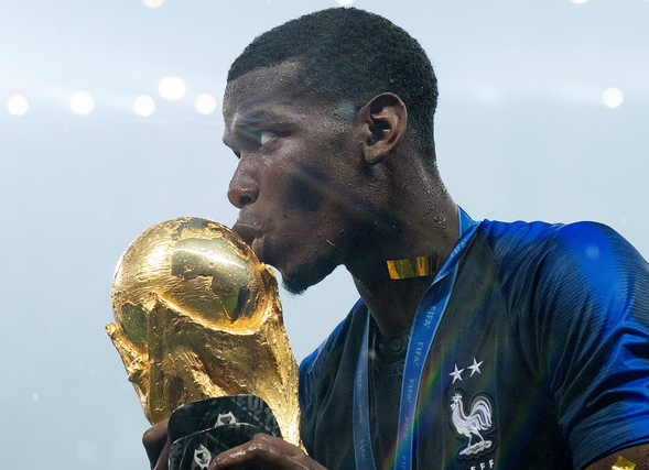 博格巴：不能再赤膊上街，要成为像98一代一样的榜样