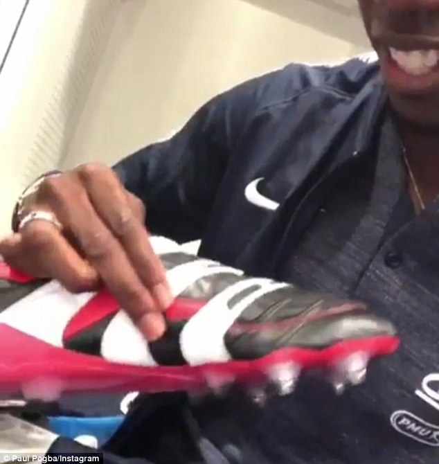 喜提贝克汉姆同款，博格巴开心炫耀世界杯纪念版新战靴