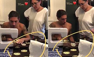 手巧！贝莱林在母亲的指导下缝纫自己设计的裤子