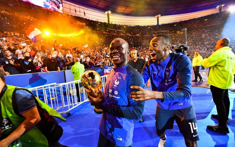 前队友：坎特是金子般的球员，他话虽不多但充满魅力