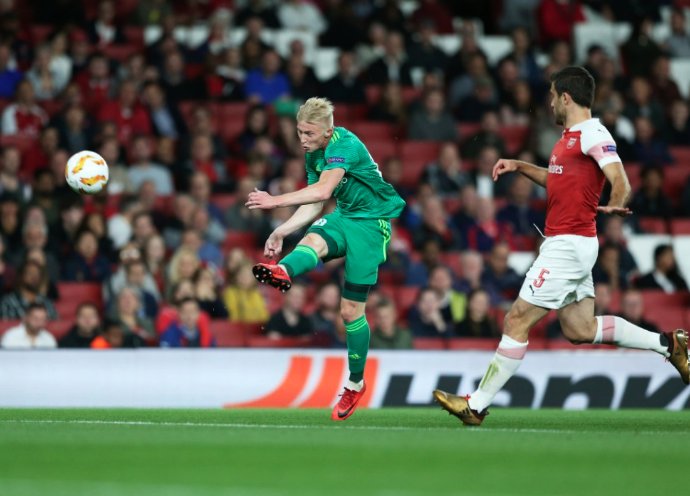 GIF：切斯纳科夫劲射破门，沃斯卡拉扳回一城