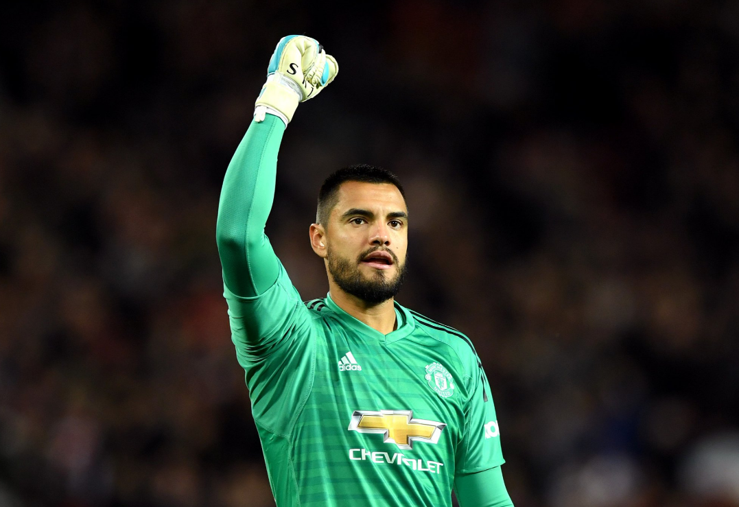 GIF：罗梅罗禁区外故意手球被罚下