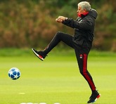 西班牙媒体人：穆里尼奥了解记者远甚于球队