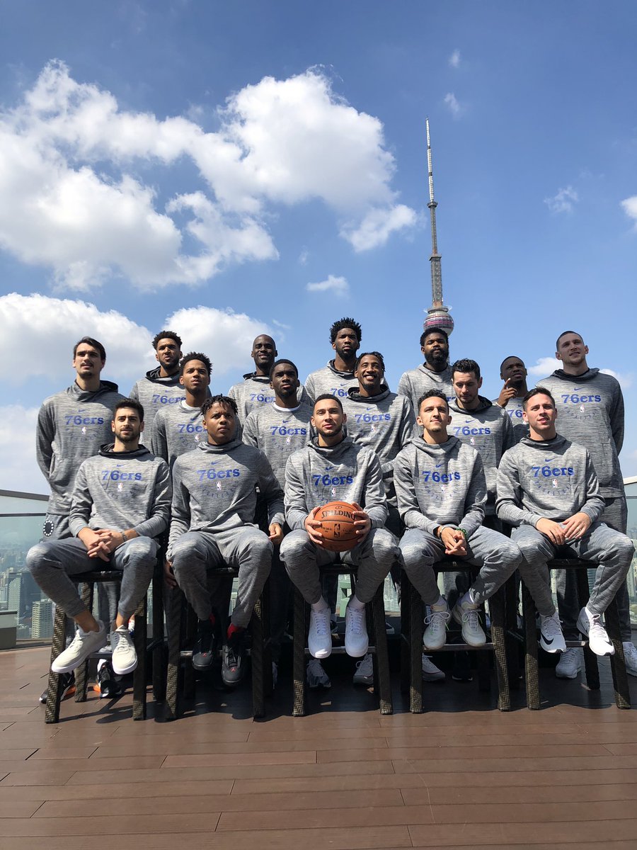 人员齐整76人全队为nba中国赛拍摄全家福