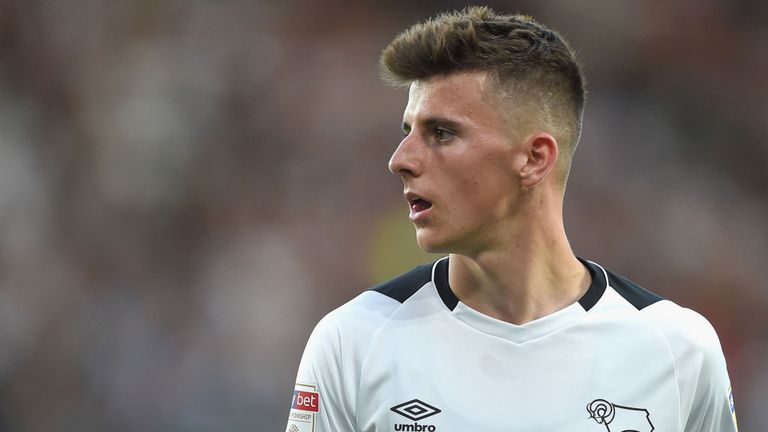 芒特：入选英格兰队时，兰帕德先开玩笑说下场不让我上了