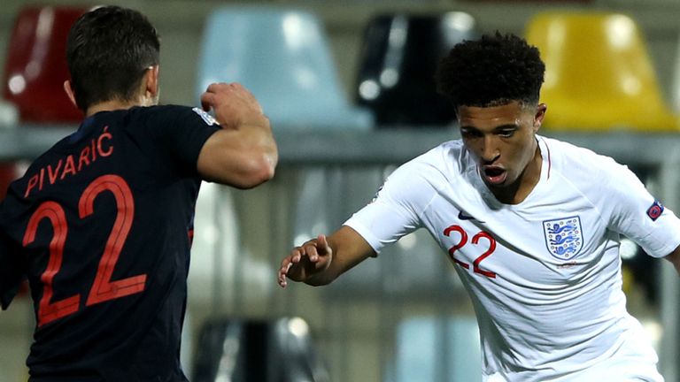 00后小将桑乔上演英格兰首秀，获凯恩戴尔齐齐赞誉