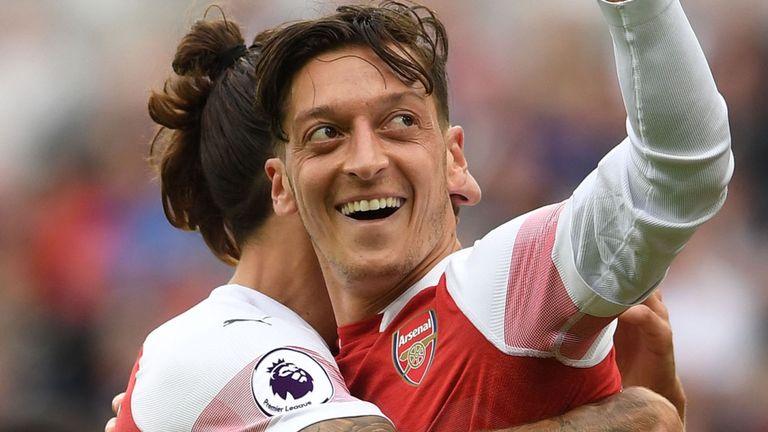 背伤痊愈了,厄齐尔本周五已经恢复训练