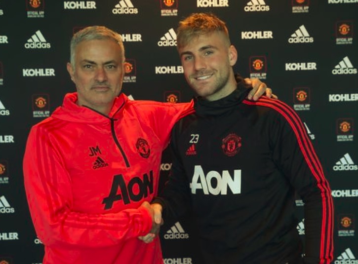 穆里尼奥：卢克-肖以最棒的方式回应了所有艰难时刻