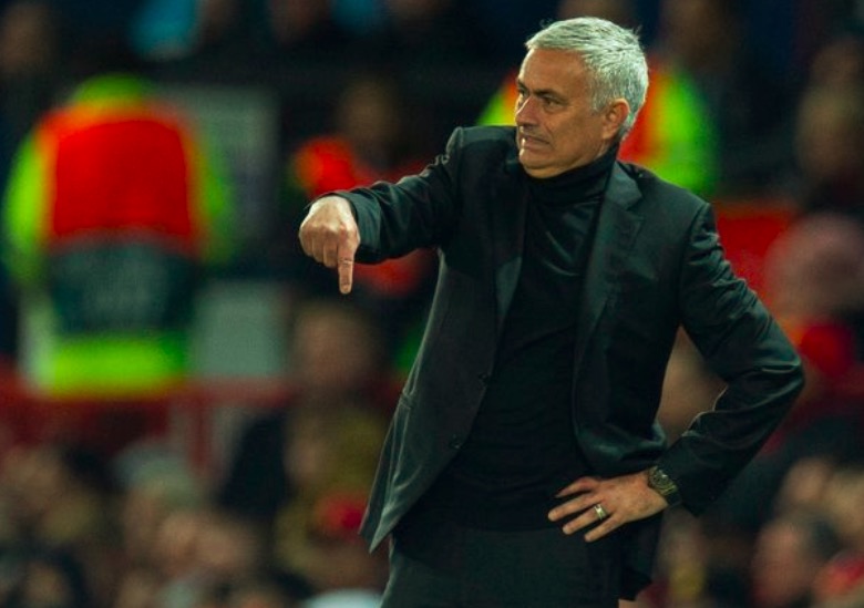 前水晶宫主席：内维尔当教练没成就，不能评价穆帅